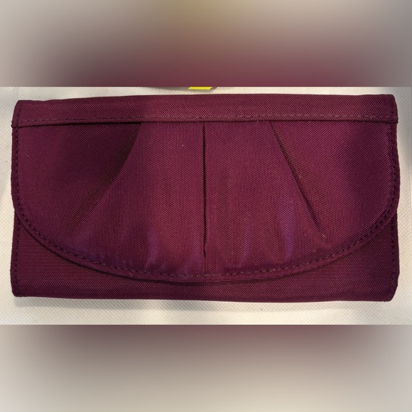 Travelon | RFID blocking, bifold travel wallet - Picture 13 of 13